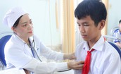 Nhiều học sinh Khánh Hòa được kiểm tra sức khỏe đầu năm học mới