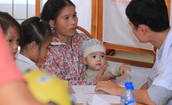 Nhân viên y tế thôn, cô đỡ thôn bản yên tâm công tác khi phụ cấp tăng