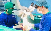 Vi phẫu cứu bàn tay gần đứt lìa cho nam thanh niên 21 tuổi
