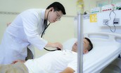 Ép tim hơn 1 giờ cứu người đàn ông bất ngờ ngừng tim khi đang ăn