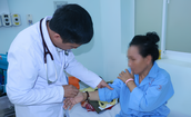 Cứu sống người phụ nữ 51 tuổi sau cơn sốc tim nguy kịch