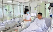 Sức khỏe của 2 bố con trong vụ bật điều h&#242;a ngủ trong &#244; t&#244; hiện ra sao?