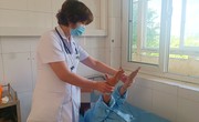 Nhập viện cấp cứu v&#236; d&#249;ng 100 quả b&#243;ng cười mỗi ng&#224;y