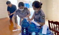 Nghệ An:  Vẫn c&#242;n nhiều cơ sở  sản xuất nước uống đ&#243;ng chai vi phạm