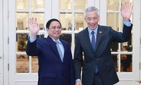 Thủ tướng Phạm Minh Ch&#237;nh hội đ&#224;m với Thủ tướng Singapore L&#253; Hiển Long