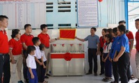 Dai-ichi Life Việt Nam trao qu&#224; tặng cho học sinh v&#249;ng s&#226;u v&#249;ng xa tại Quảng Nam