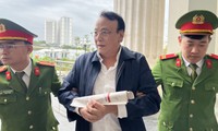 H&#224;ng ngh&#236;n bị hại đổ về phi&#234;n to&#224; xử vụ &#225;n T&#226;n Ho&#224;ng Minh