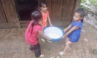 Mưa đ&#225; k&#232;m gi&#243; lớn c&#224;n qu&#233;t nhiều x&#227; bi&#234;n giới Nghệ An