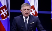 Thủ tướng Slovakia Robert Fico &#39;đ&#227; qua cơn nguy kịch&#39; sau khi bị &#225;m s&#225;t