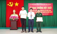 Thưởng đột xuất cho tập thể v&#224; c&#225; nh&#226;n cứu người đ&#224;n &#244;ng nhảy cầu ở Nha Trang