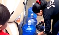 Kiểm tra cơ sở &#39;sản xuất nước sạch đ&#243;ng b&#236;nh&#39; từ phản &#225;nh của B&#225;o Sức khỏe v&#224; Đời sống