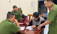 Xử l&#253; 2 Tiktoker đăng tải clip sai sự thật &#39;sơ hở l&#224; mất&#39;