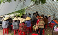 Người d&#226;n &#39;v&#226;y&#39; b&#227;i r&#225;c, doanh nghiệp hứa khắc phục &#244; nhiễm