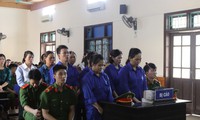 Nhiều l&#227;nh đạo x&#227; bị kiểm điểm v&#236; k&#253; v&#224;o hồ sơ khống
