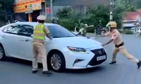 CSGT dừng xe vì chạy quá tốc độ, tài xế ô tô tăng ga bỏ chạy