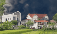 Cháy lớn xưởng 500m² ở Trung Giã (Hà Nội), lan sang cả nhà chủ
