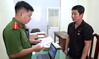 Khởi tố Huỳnh Văn Hoài vì trộm 2 đôi giày rồi mang về nhà cất giấu