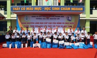 Đoàn công tác nguyên lãnh đạo Đảng, Nhà nước tặng quà học sinh hoàn cảnh khó khăn ở Đắk Lắk, Khánh Hoà