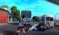 Xe máy tông thẳng vào đuôi xe khách đang đỗ ven đường tại Hưng Yên, 2 người tử vong