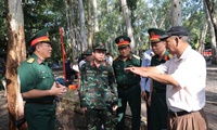 Người đàn ông mang những bức ảnh chiến trường trở lại Công viên Lê Thị Riêng để tìm liệt sĩ