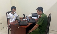 Tạm giữ 2 đối tượng lao xe vào CSGT