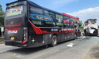 Hai xe khách va chạm trên quốc lộ làm 4 người thương vong