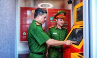 Có gì trong 'Trạm Cảnh sát thông minh' vừa xuất hiện bên hồ Hoàn Kiếm?