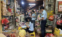 Phát hiện lượng lớn kẹo, bánh trung thu không hóa đơn, chứng từ, nguồn gốc xuất xứ