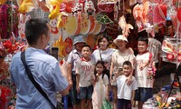 Giữa Hàng Mã rực rỡ, nhớ một mùa Trung thu giản dị