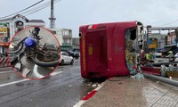 Xe giường nằm tông liên hoàn tại ngã tư Gò Găng khiến 2 người tử vong