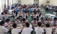 Hà Nội phát hiện nhiều bất cập tại bếp ăn bán trú Trường TH Quảng Bị 1