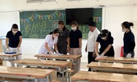 Trước ngày khai giảng, các trường học ở Hà Nội chặn dịch bệnh ngay từ cửa lớp