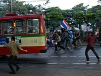 Thái Lan: Áo đỏ tự động về nhà