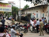 Cảnh sát bao vây dãy nhà trọ giải cứu con tin ở Sài Gòn