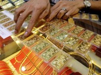 Cuối tuần, giá vàng “đội” hơn 100.000 đồng mỗi lượng