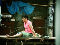 &apos;Sốc với hình ảnh giang hồ khu ổ chuột của ca sĩ Bằng Kiều