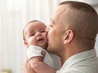 10 cảm xúc bất ngờ khi vừa làm cha