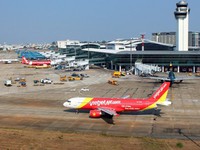 Hành khách la ó vì máy bay chậm chuyến 10 tiếng