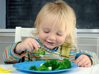 5 mẹo thú vị khuyến khích bé ăn nhiều rau xanh
