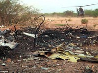 Những hình ảnh đầu tiên cho thấy máy bay Algerie tan nát tại hiện trường