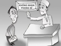 &apos;Không phải là đưa phong bì mà là đưa tiền nhét vào túi"