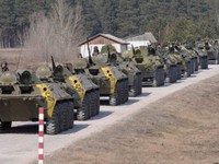 Ukraine triệu hồi đại sứ tại Nga, điều xe tăng tới gần biên giới