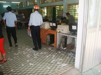 Con bị tai nạn, cha xông vào bệnh viện đập phá