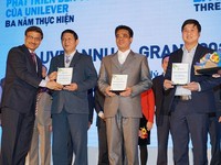 Unilever Việt Nam đã trao hơn 3 tỉ đồng, hỗ trợ 15 dự án về cải thiện sức khỏe và vệ sinh môi trường