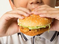 Chế độ ăn hợp lý cho trẻ thừa cân