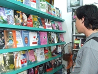 “Dịch giả” hay chiếc áo quá rộng?