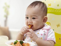 Chế độ ăn chóng lớn cho trẻ 7-9 tháng tuổi