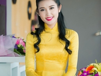 Huyền My xì tin khi đang ghi hình