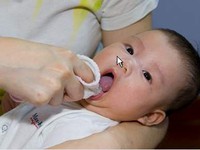 Chăm sóc khi trẻ mọc răng sữa