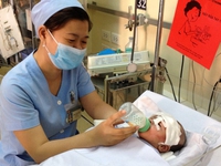 Bé sơ sinh bị đâm vào đầu hồi phục nhanh